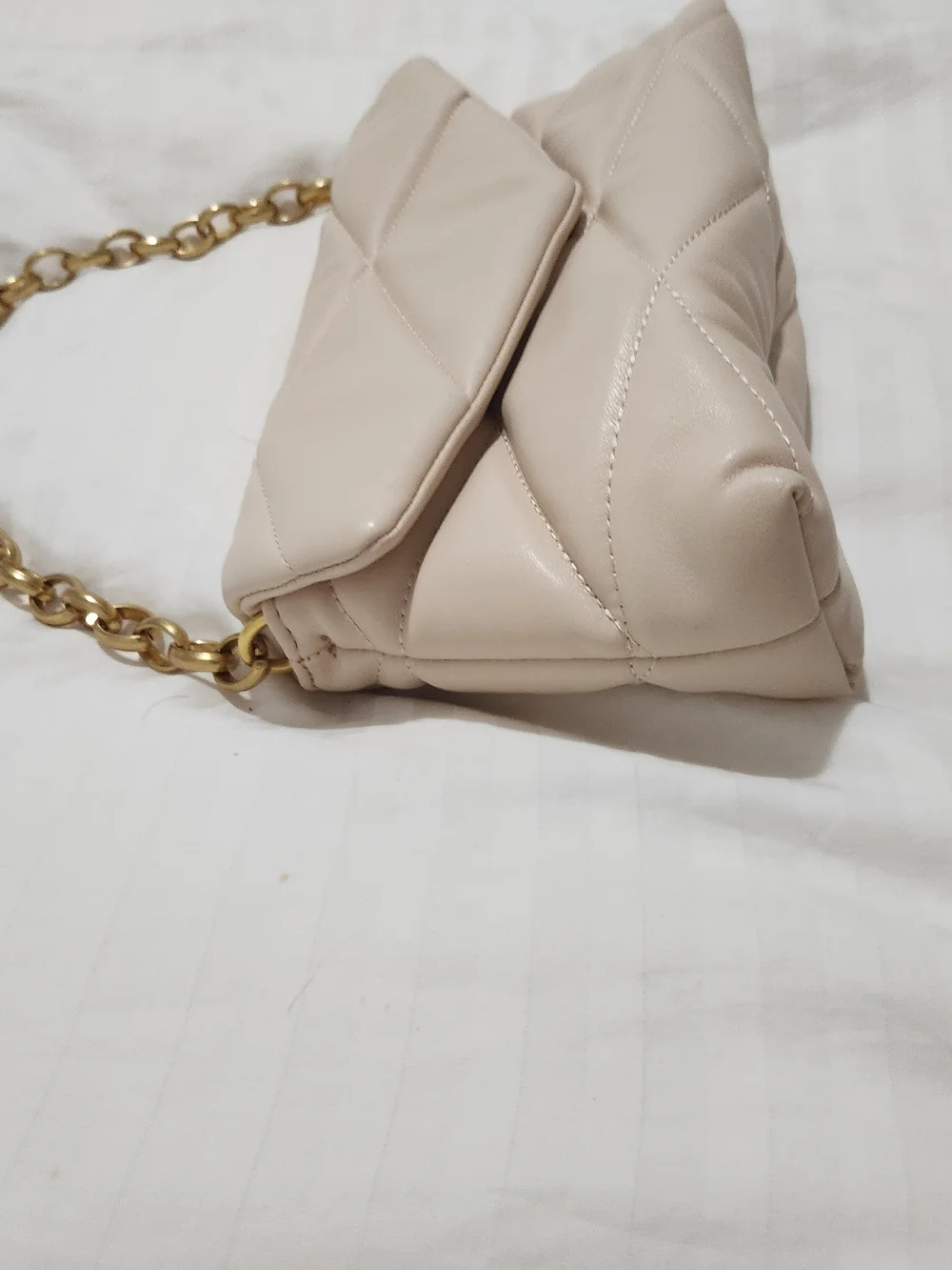 Mango Quilted Shoulder Bag with Gold Chain in Cream